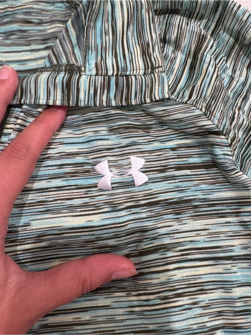 Under Armour Striated Aqua and Black Performance Top - Picture 4 of 5